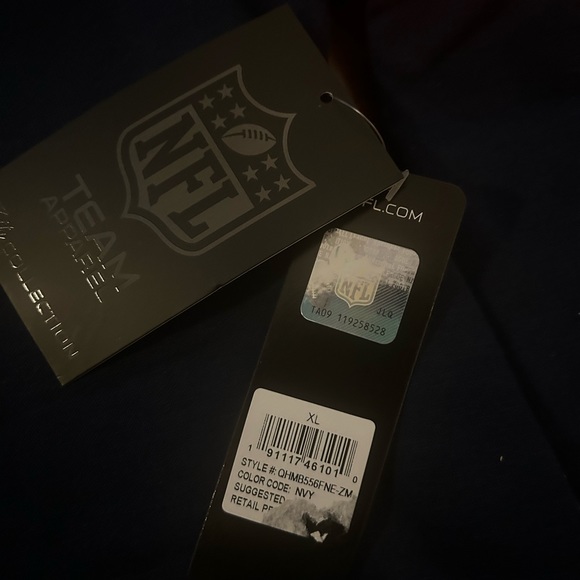 NWT Patriots Sweatshirt - Picture 2 of 6